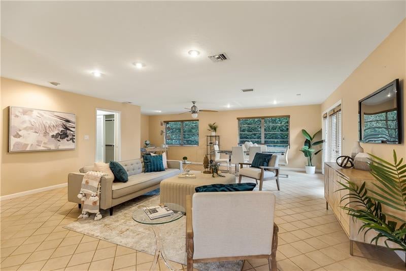 1437 SW 13th Ct