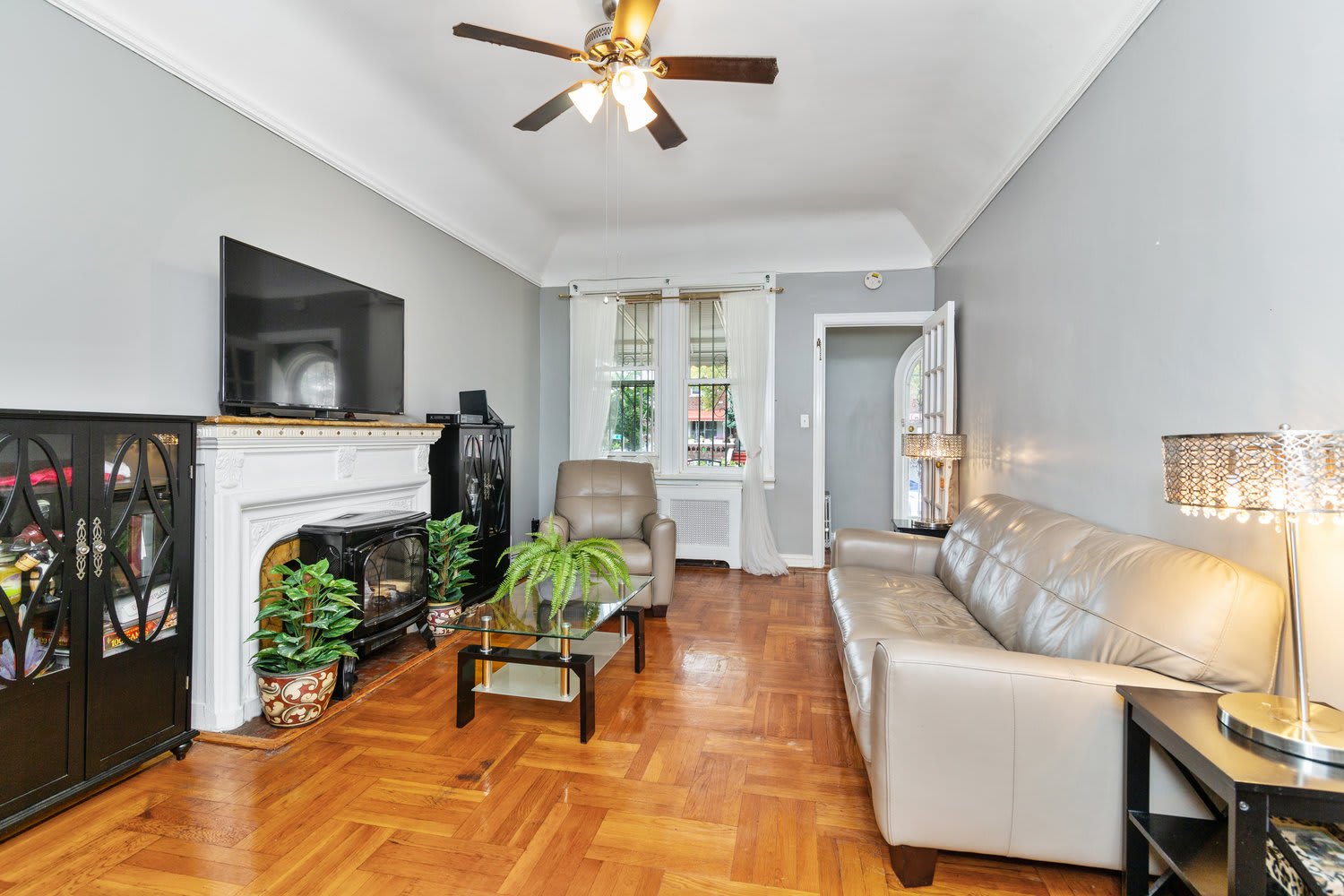 8904 Ave A 