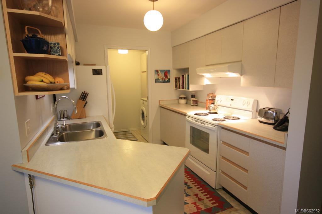 8-216 Russell St