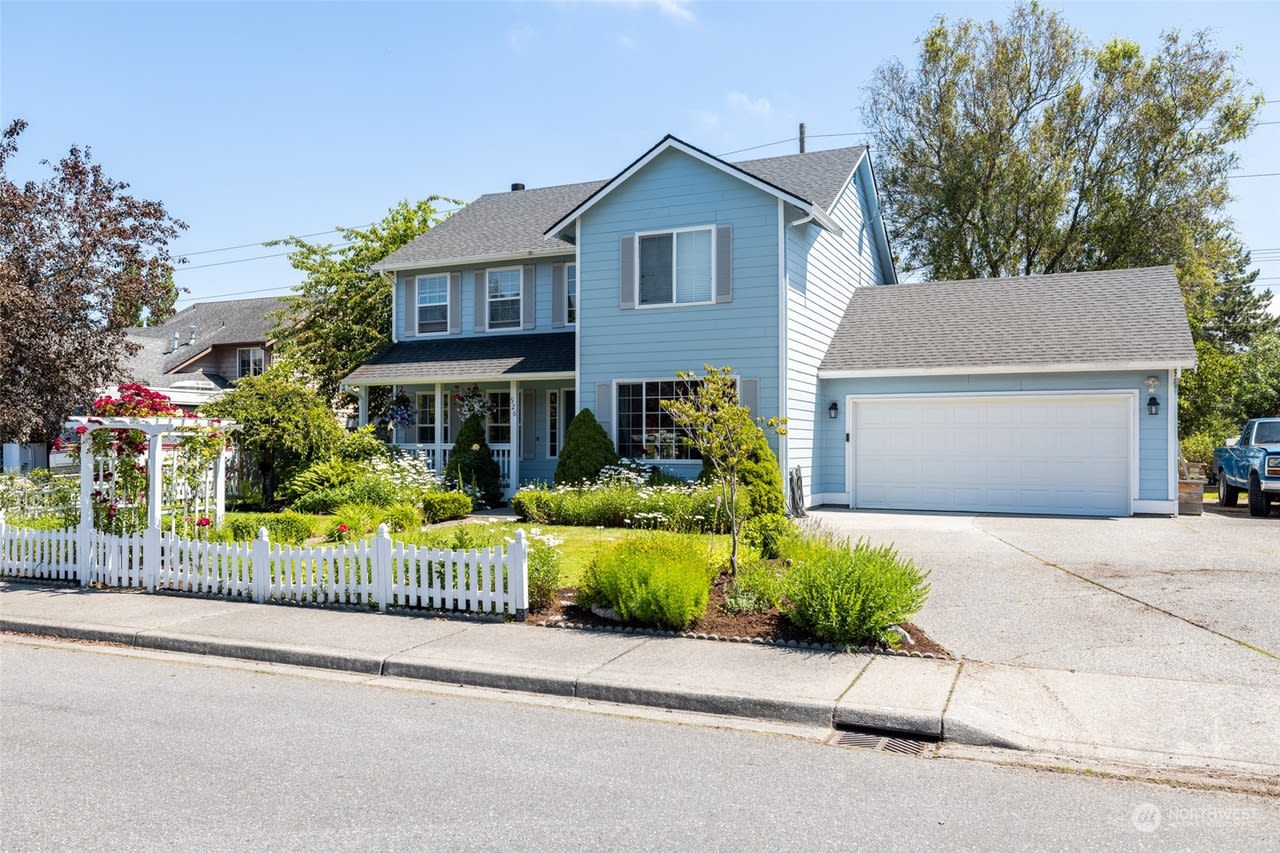 526 N 17th Place