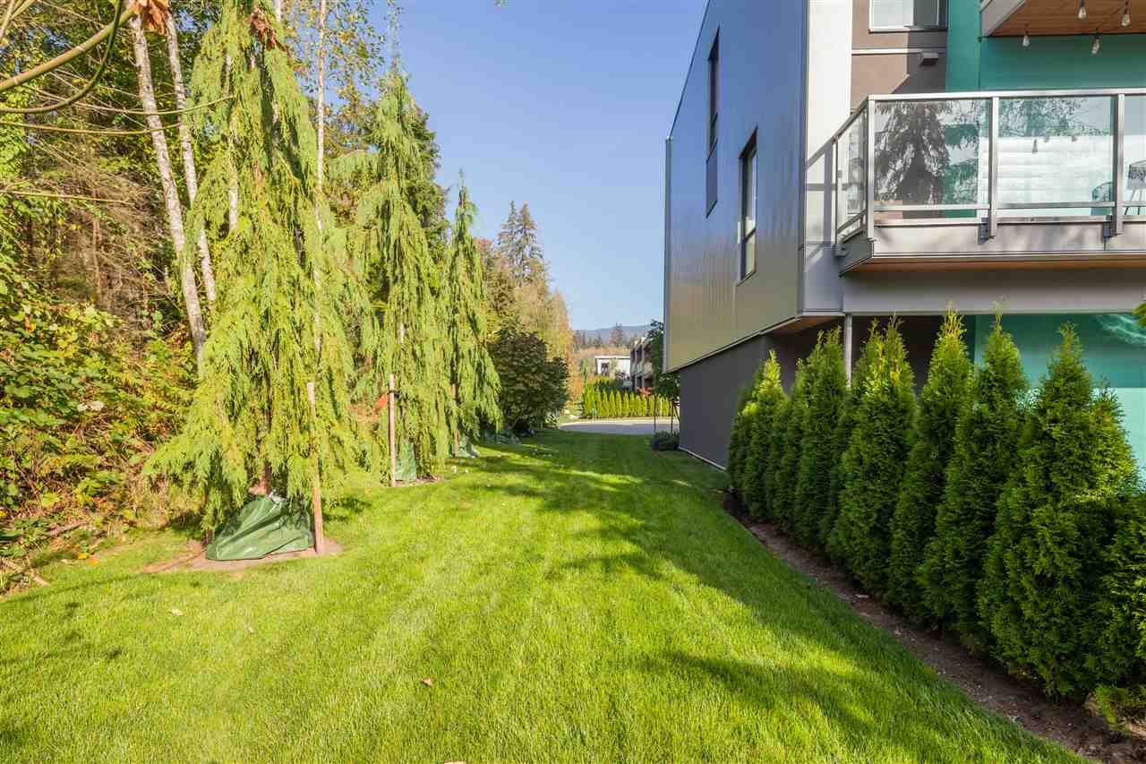 3595 Salal Dr