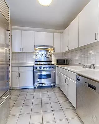 236 East 47th Street Unit: 11C