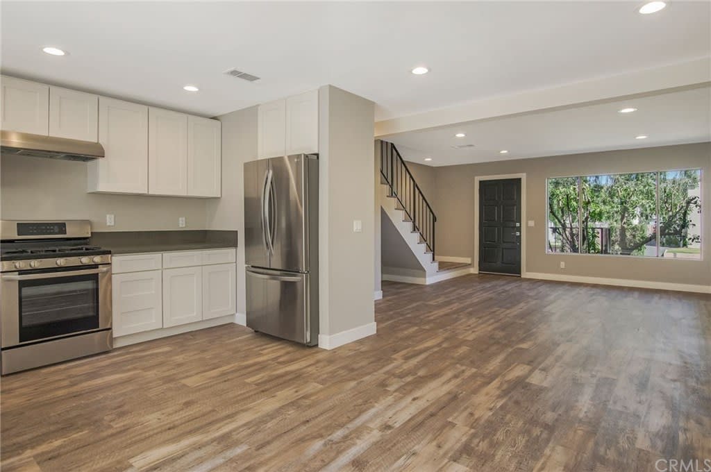 1916 W Victory Boulevard Unit 6