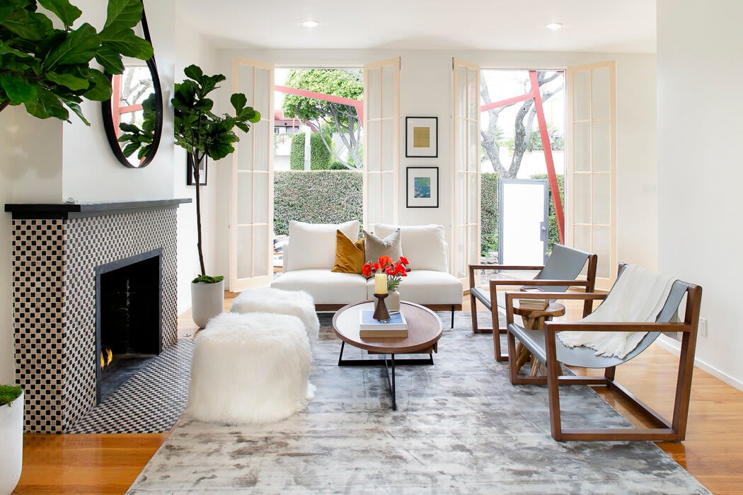 8834 Dorrington Avenue