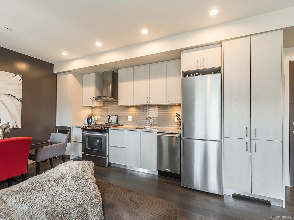 306-1011 Burdett Ave, Victoria