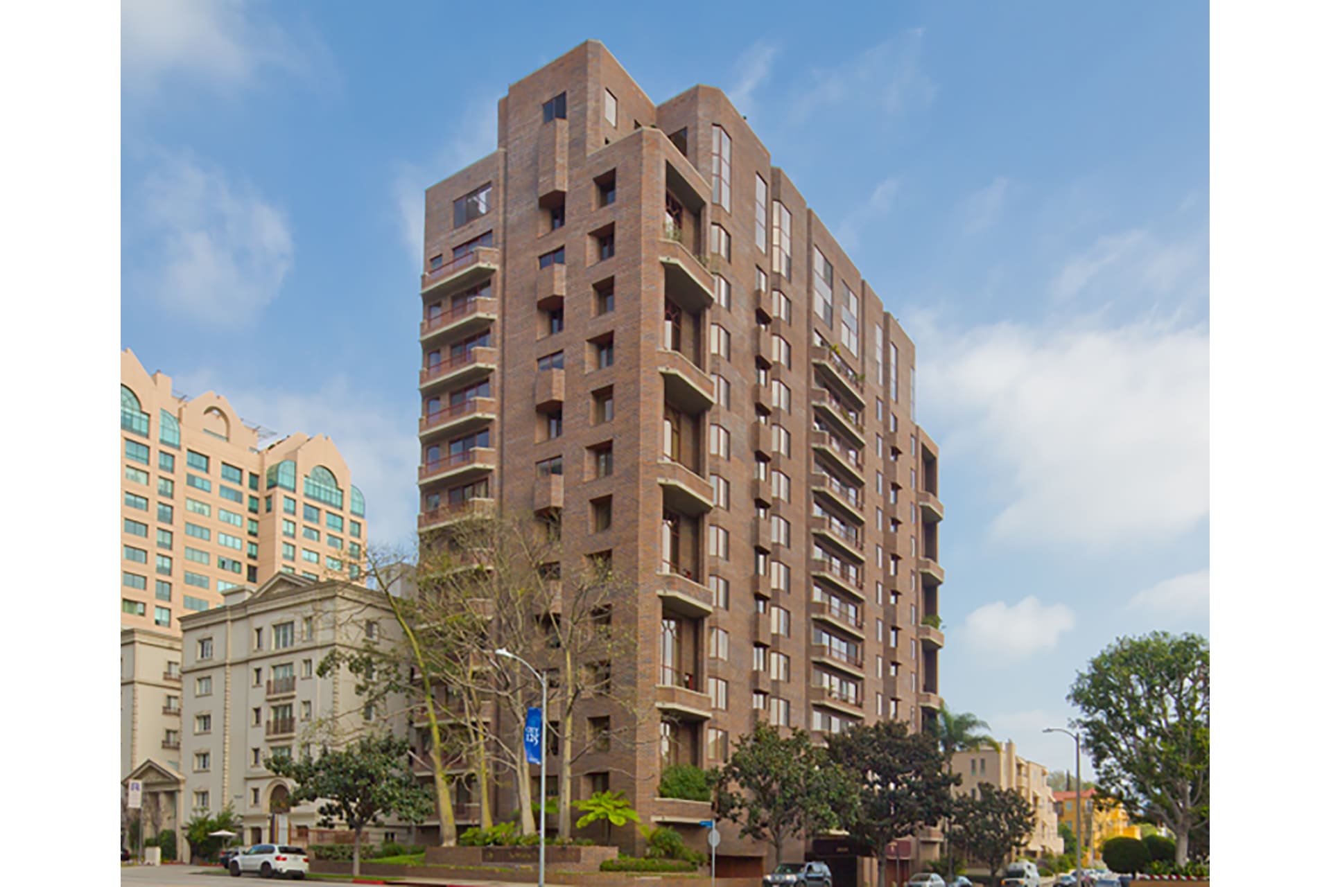 Wilshire Thayer #204, Wilshire Corridor