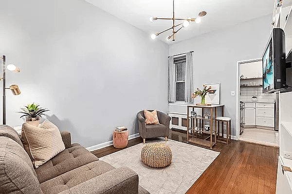 326 W 83rd Street Unit: 1A