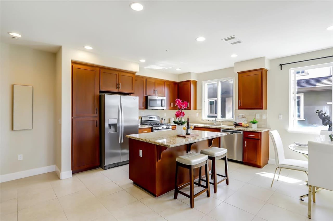 272 Currlin Cir