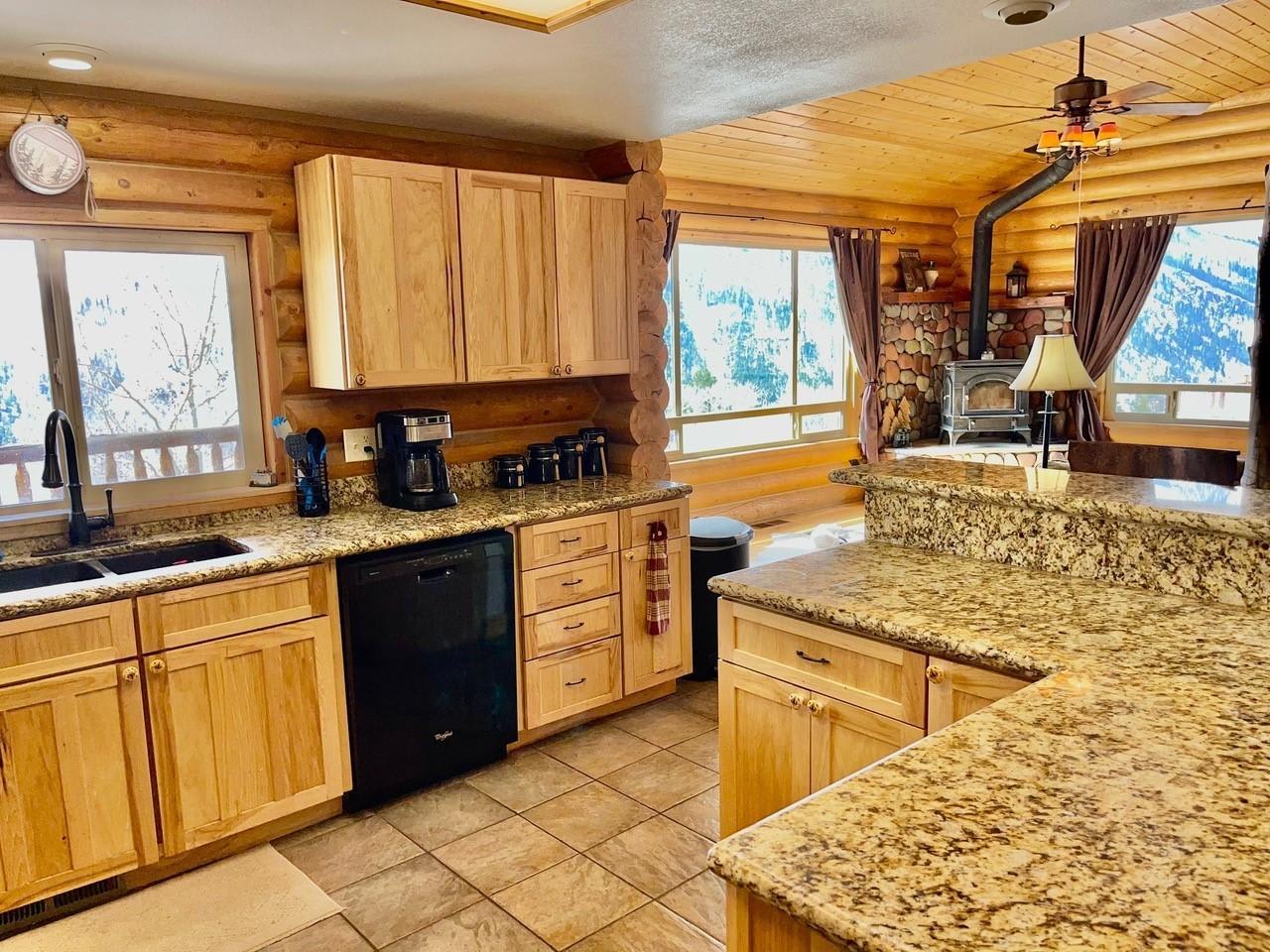 445 W VILLAGE DR