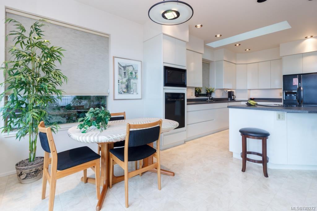 8889 Park Pacific Terr, North Saanich