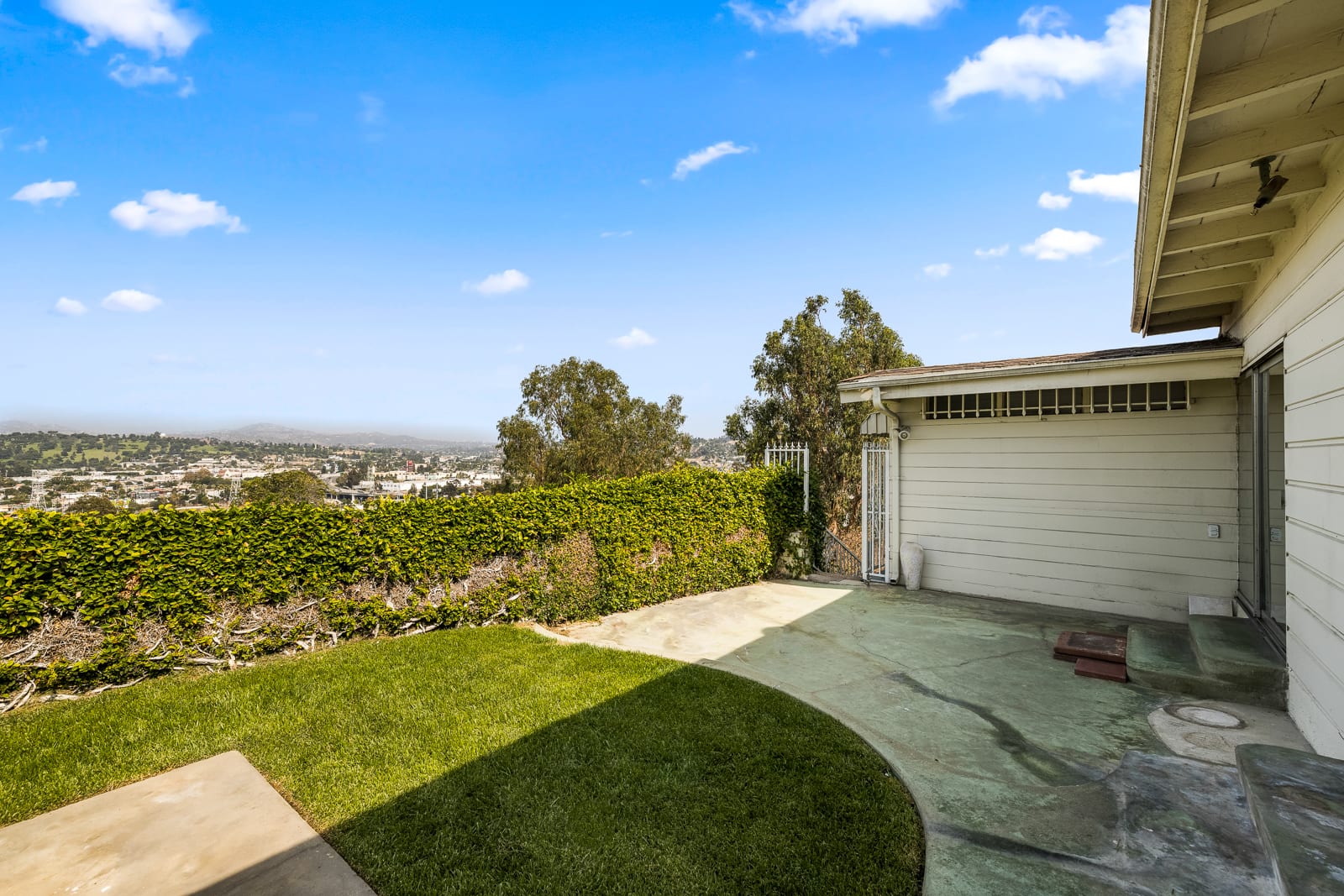 2590 Lake View Ave, Silverlake