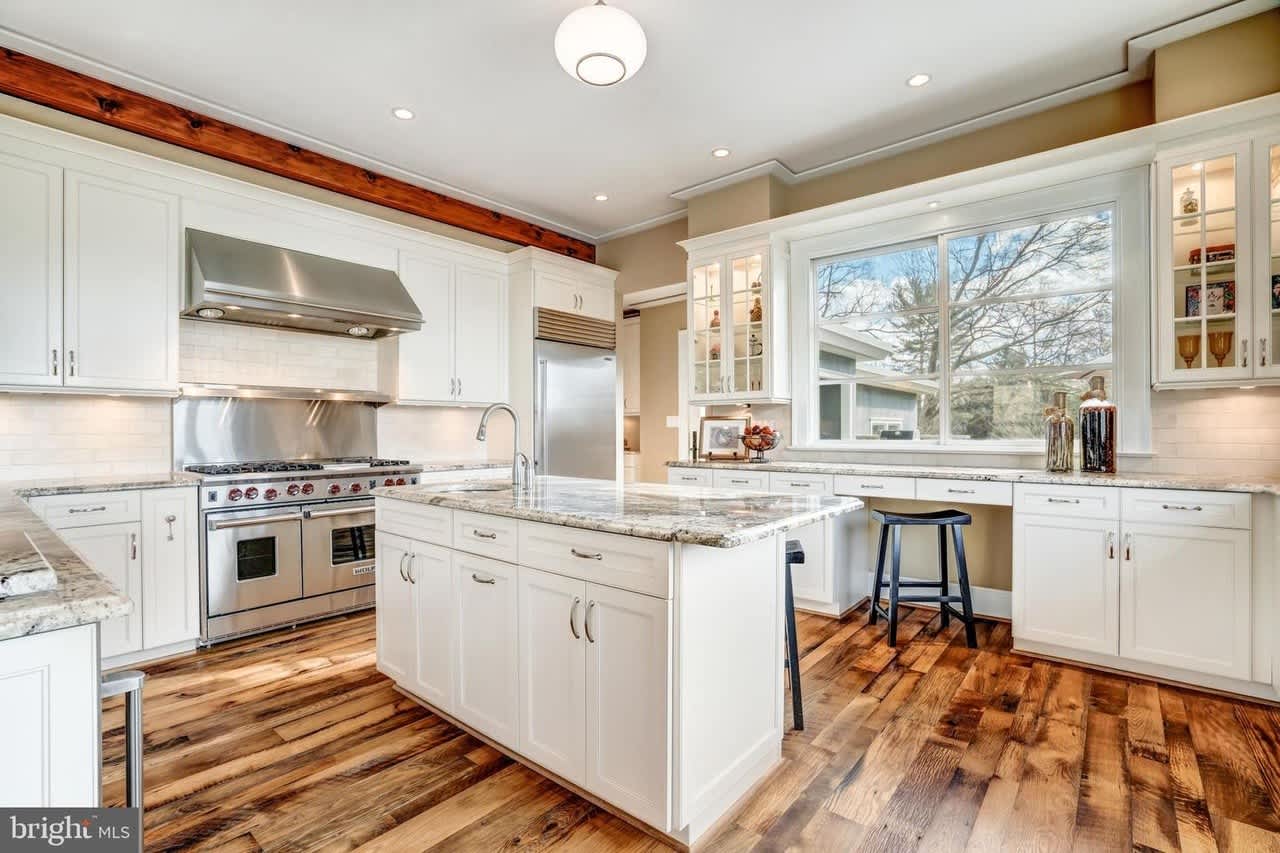 1034 Whitehall Cv