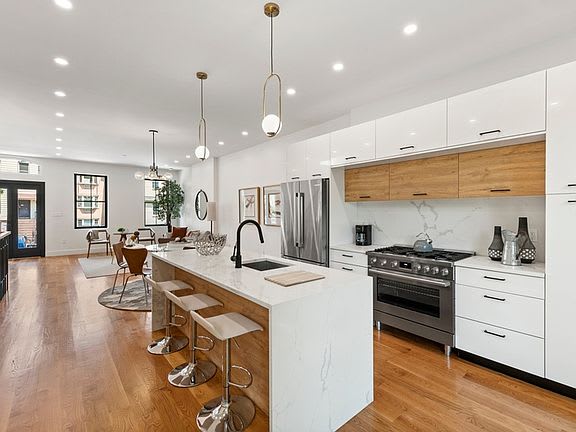 424a Hart St.