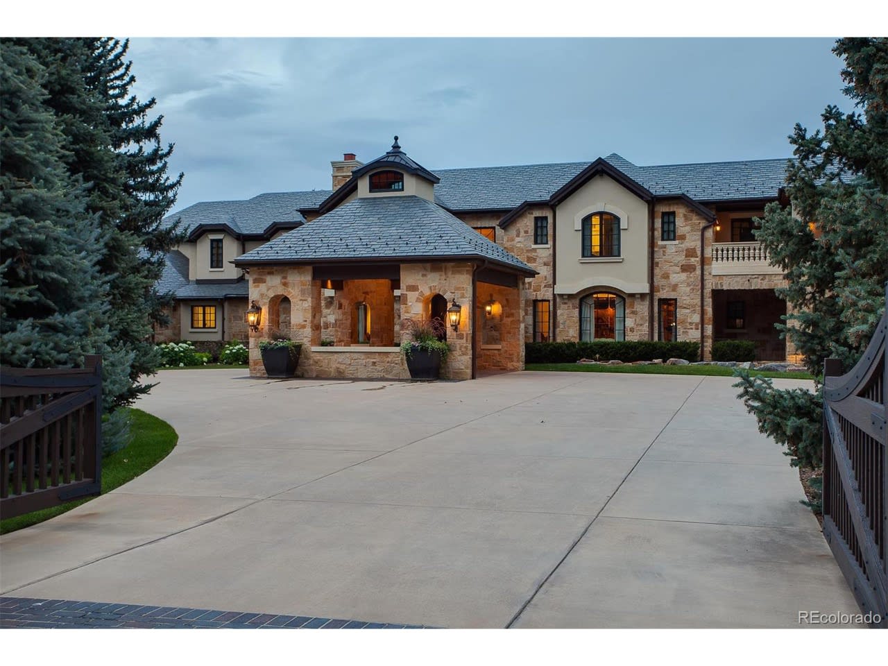 14 Village Rd