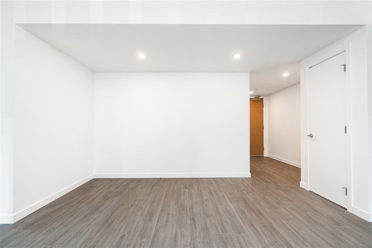 411-210 E 5th Ave