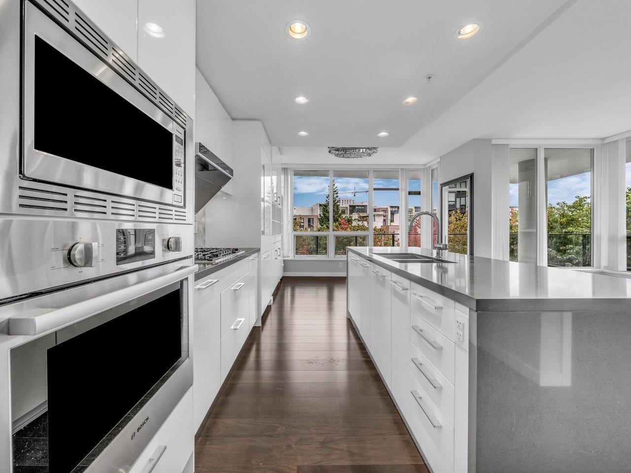 207-5628 Birney Ave