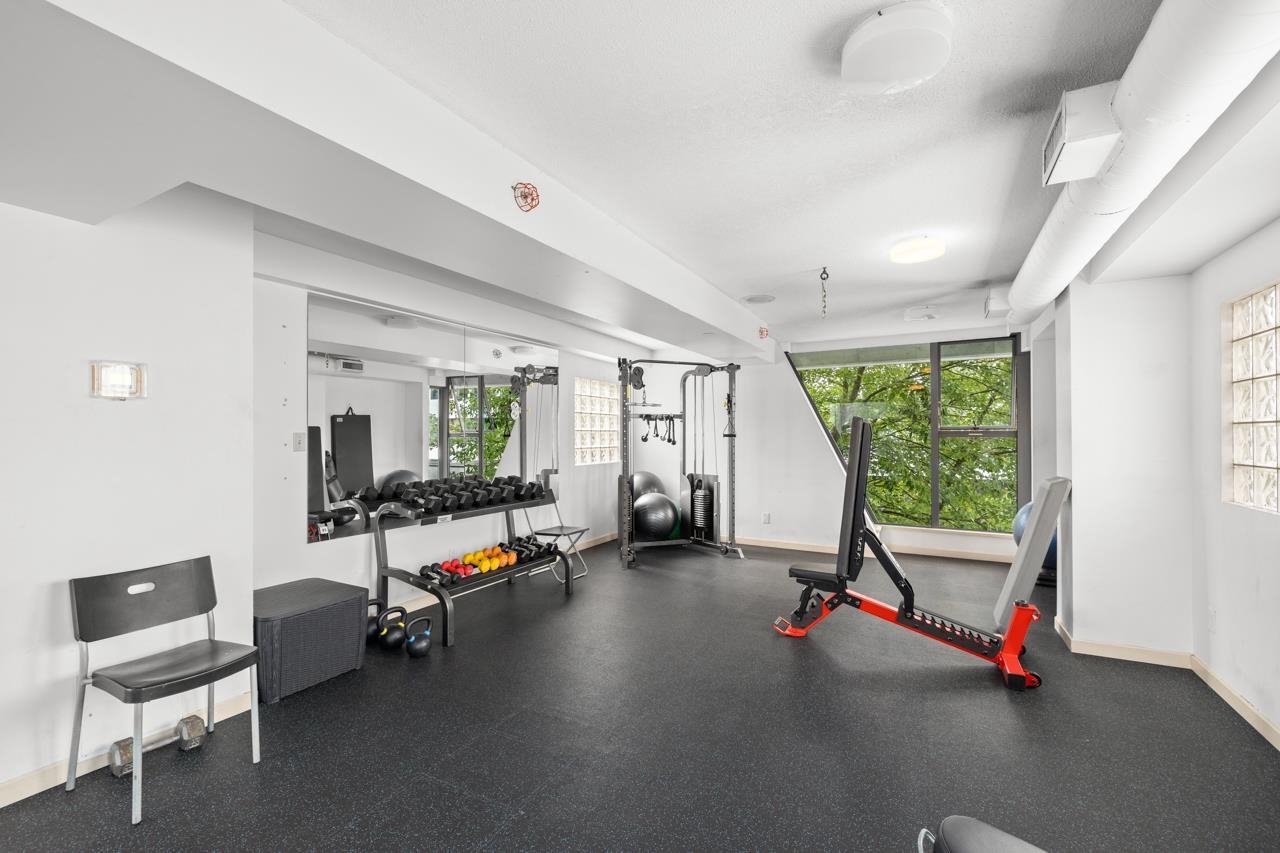 405-1633 W 8th Ave