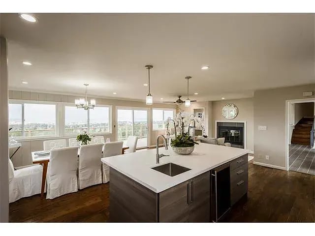 12 Belvedere Ct