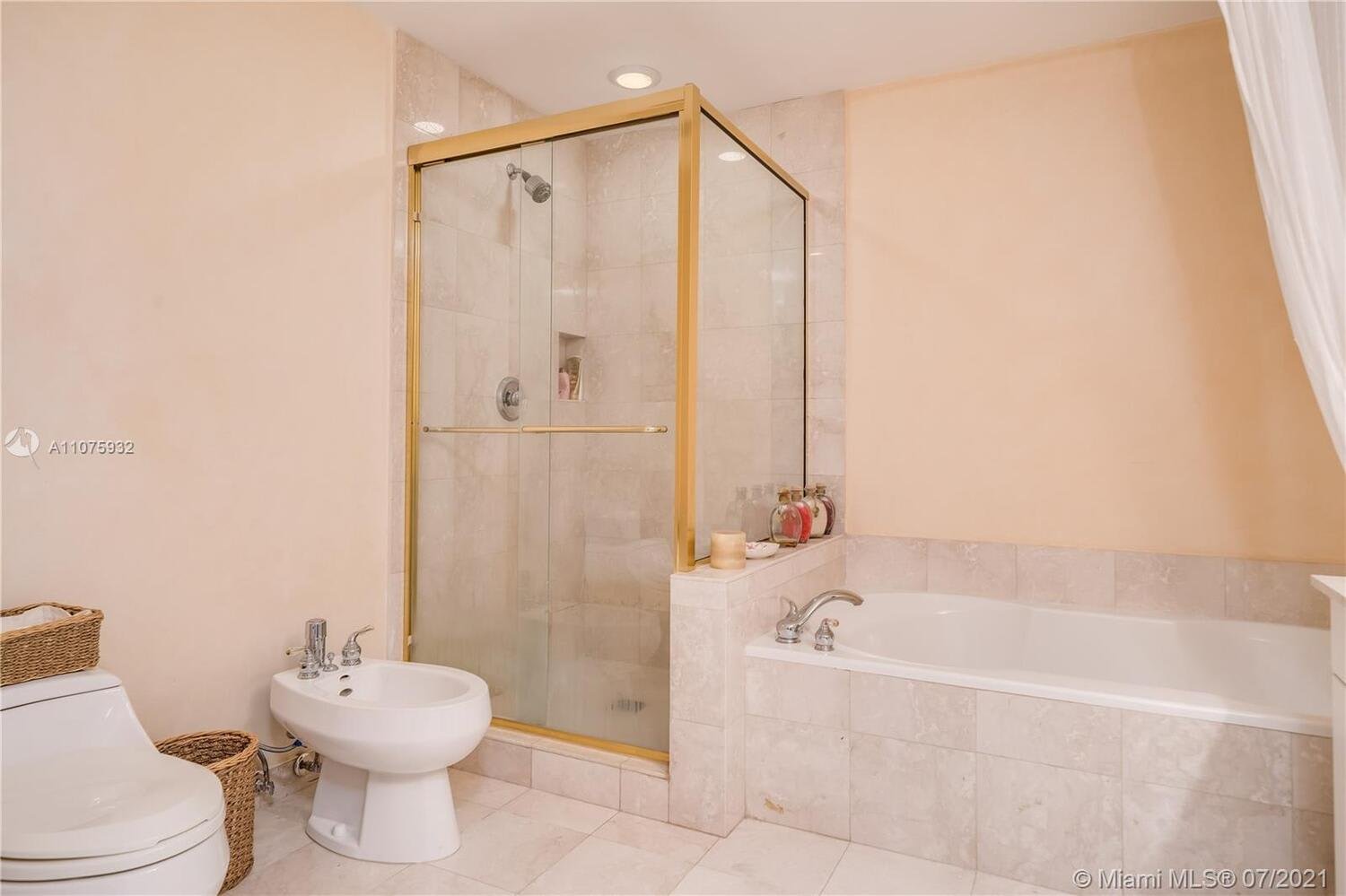 9601 Collins Ave, #505