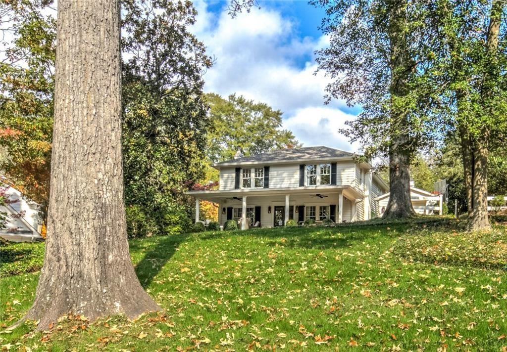 108 Lakeview Ave NE