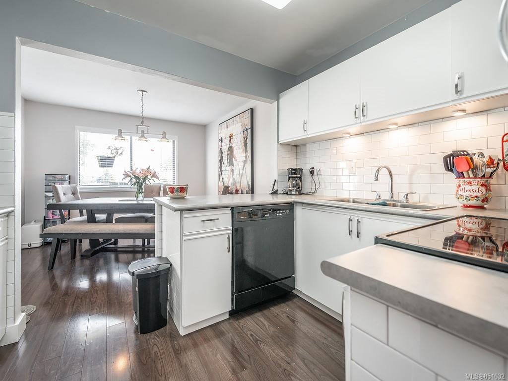 23-7751 E Saanich Rd