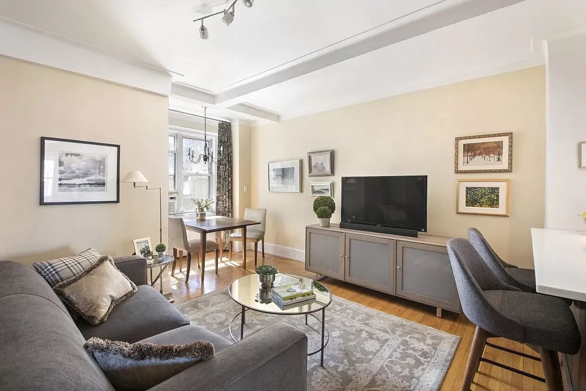 304 W 75th St #7A
