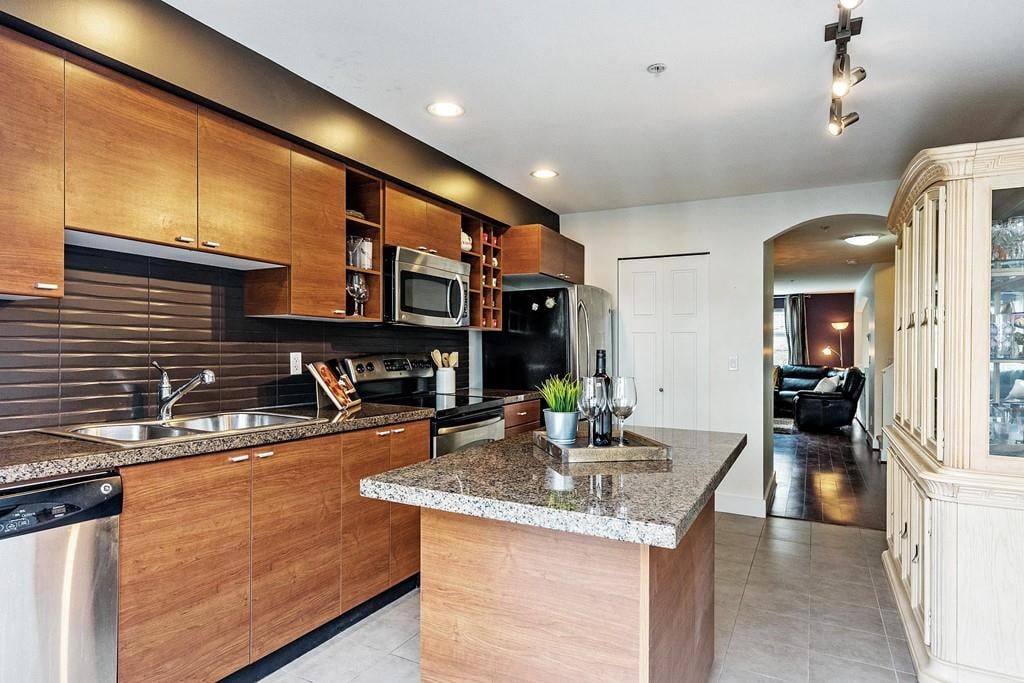 27-15833 26 Ave