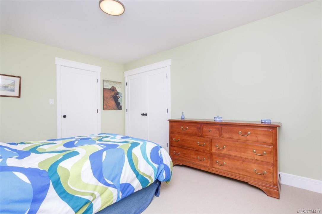 10100 Tsaykum Rd, North Saanich
