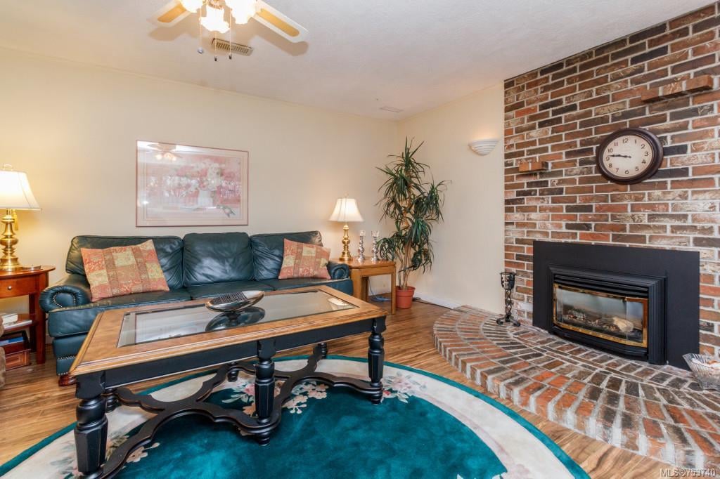 732 Thomasset Pl, Langford
