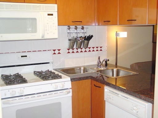 114-1823 W 7th Ave