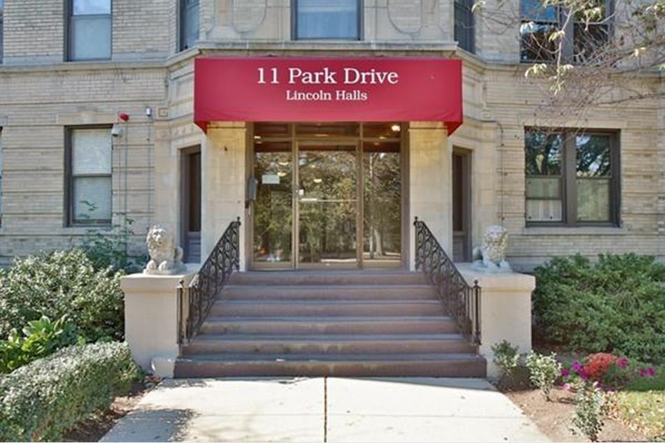 11 Park Dr #17
