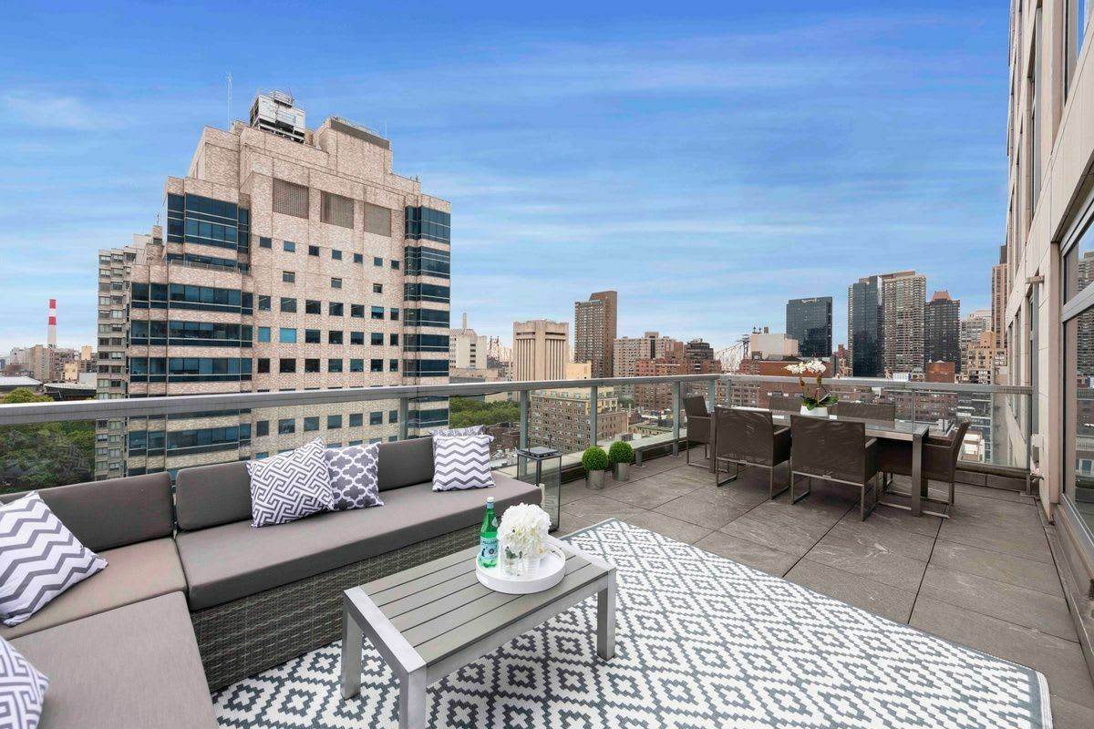 400 E 67th St #15-C