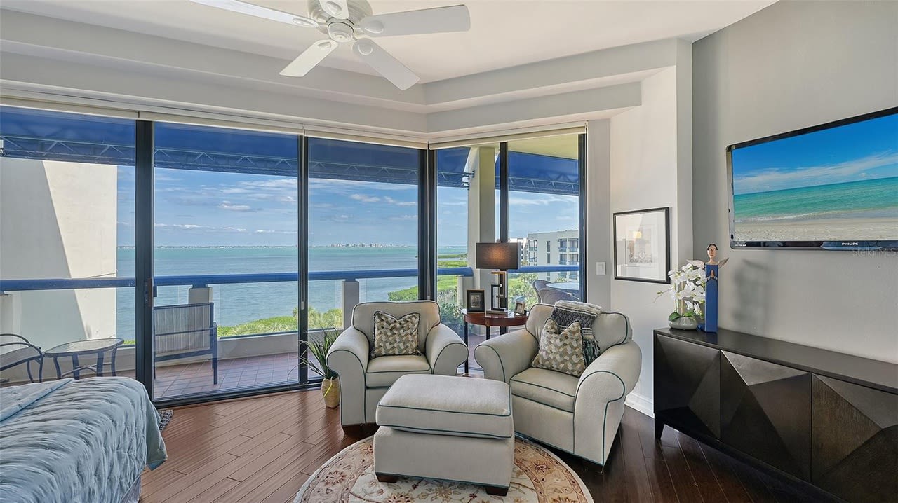2120 Harbourside Dr, #657