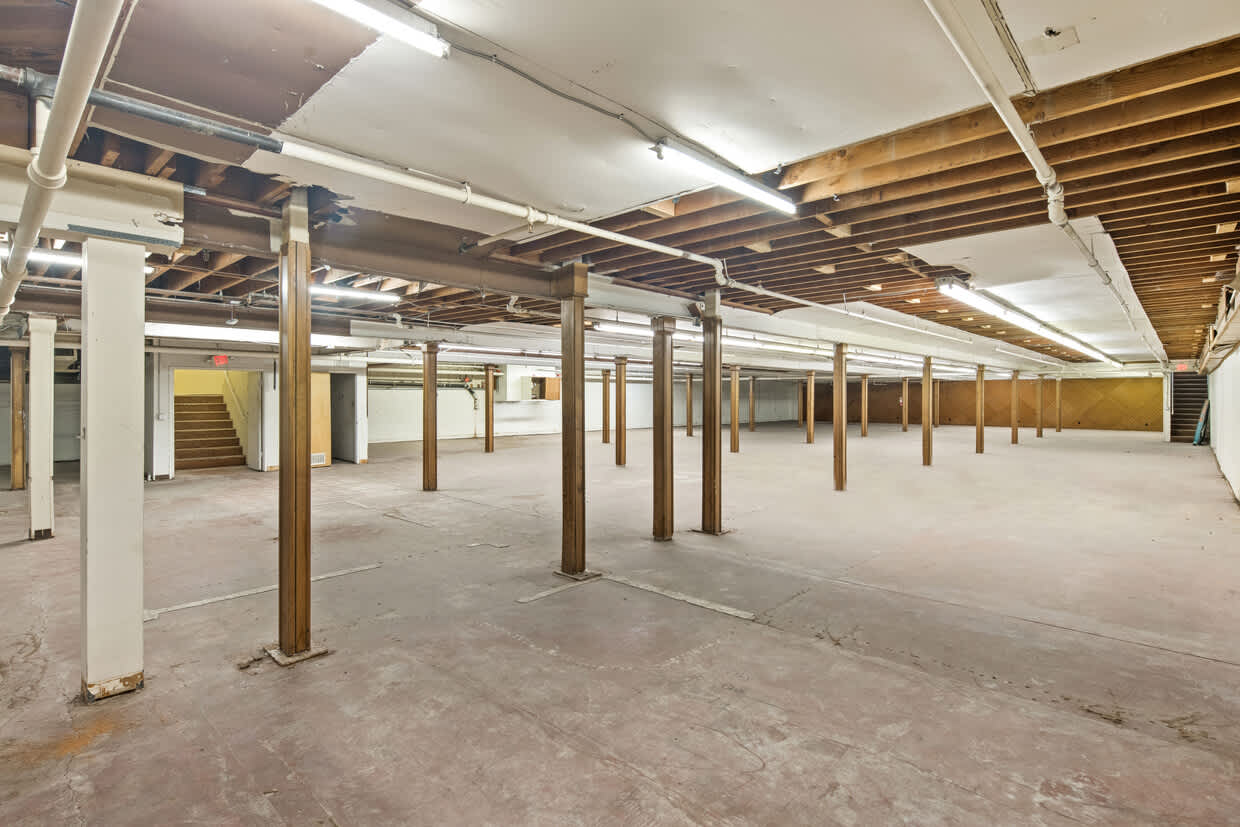2700 N Broadway