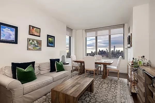 101 W 24th Street Unit: 29C