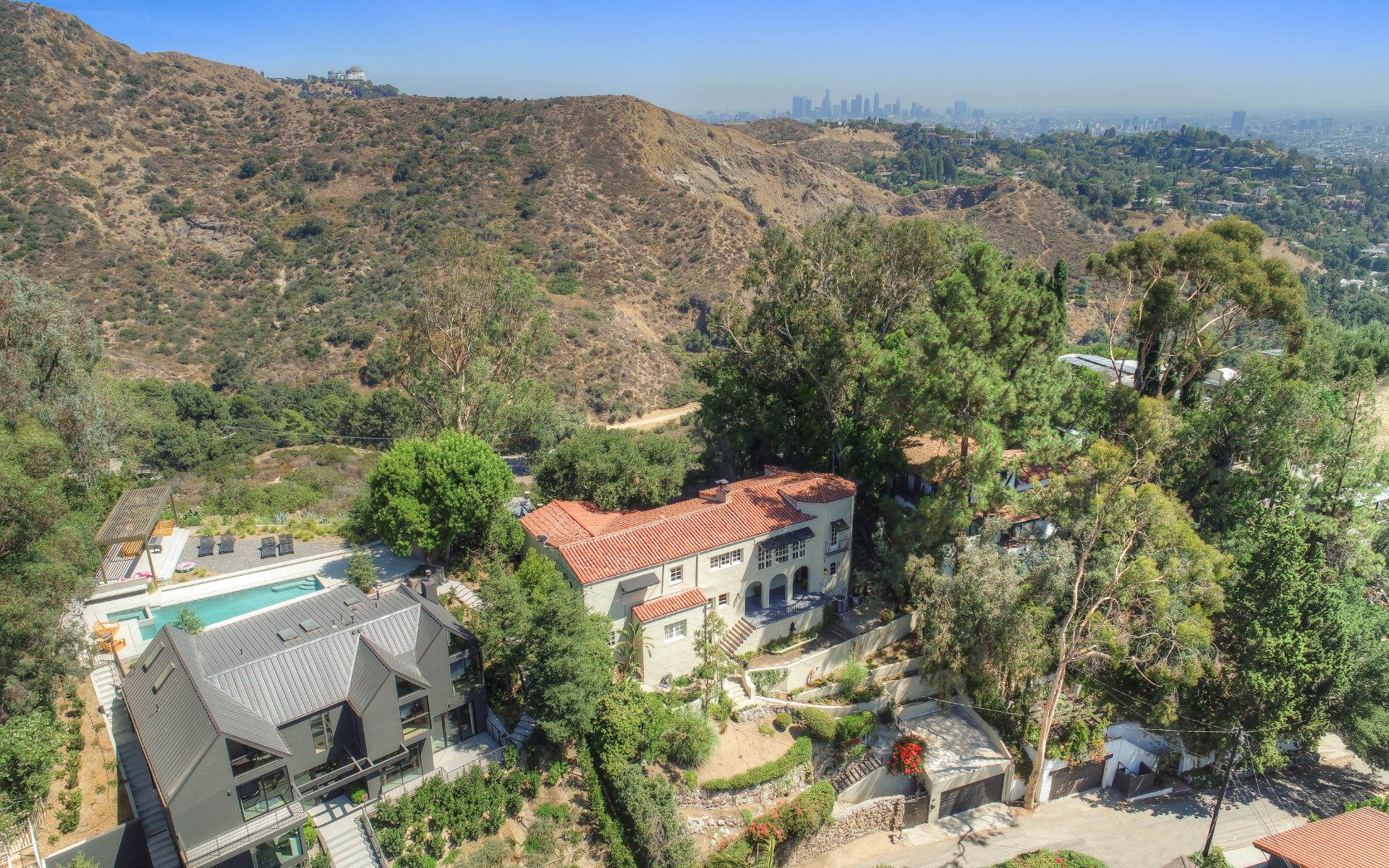  3110 Hollyridge Dr