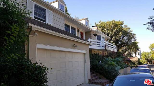 3414 N Knoll Dr