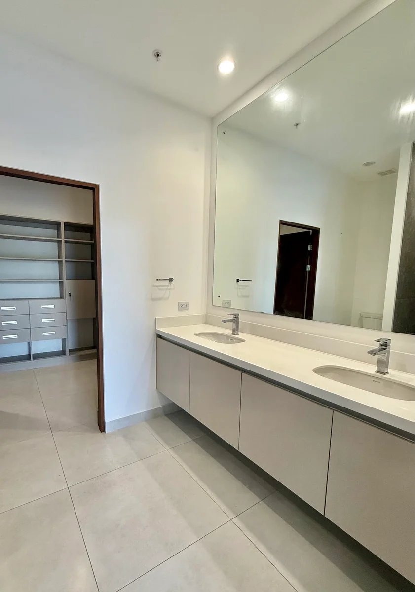 Contemporary Terrace Condo, Santa Ana, San Jose