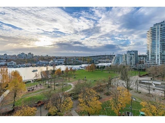 603-455 Beach Cres
