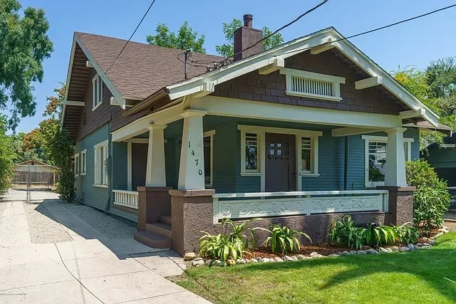 1470 N Mentor Ave