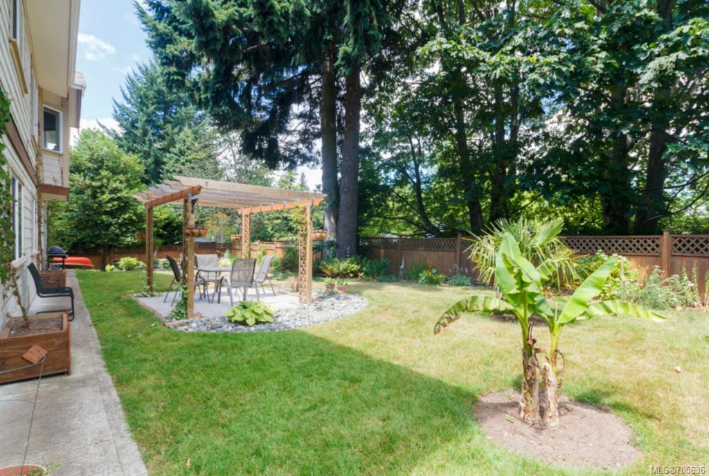 744 Claremont Ave, Saanich