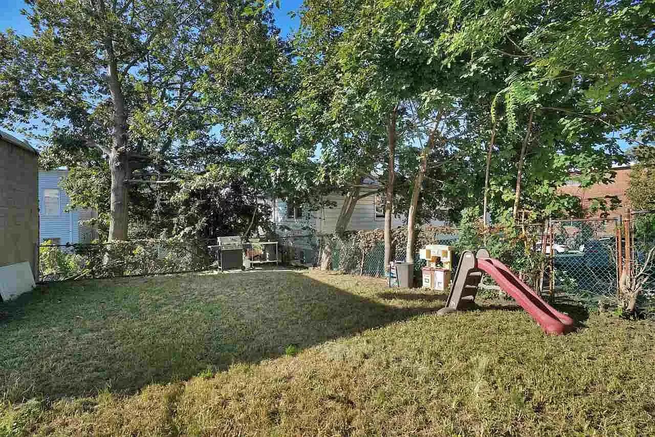 75 Nelson Ave