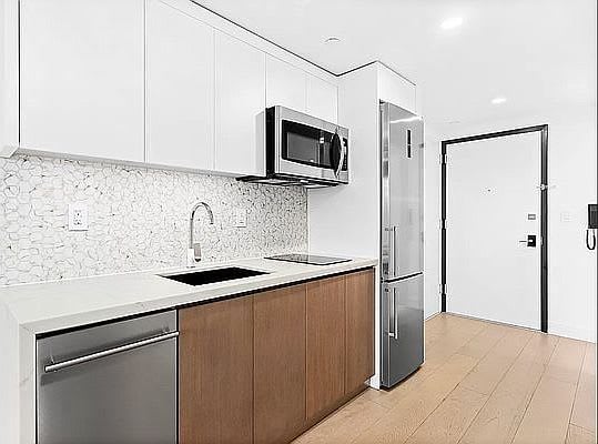 2128 Ocean Ave. Unit: 4D