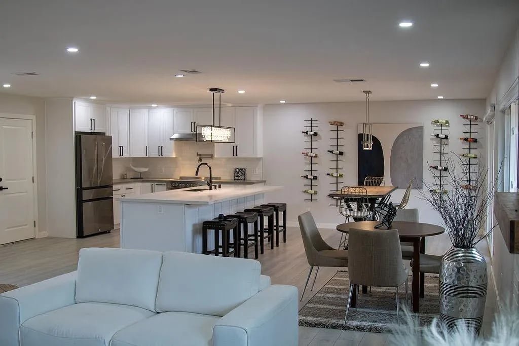 3548 Mesa Verdes Dr