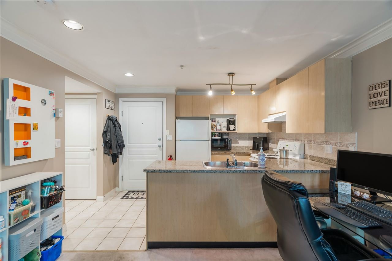 205-8115 121a St