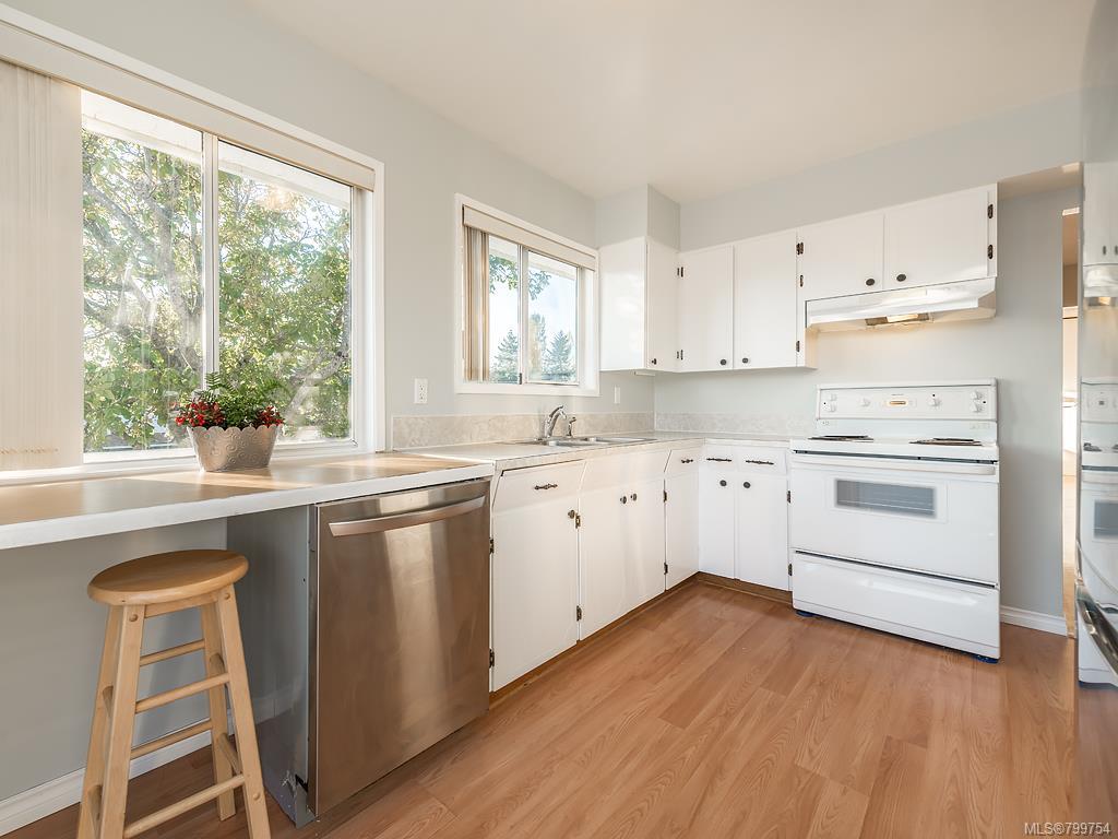 3291 Megaw Pl, Saanich