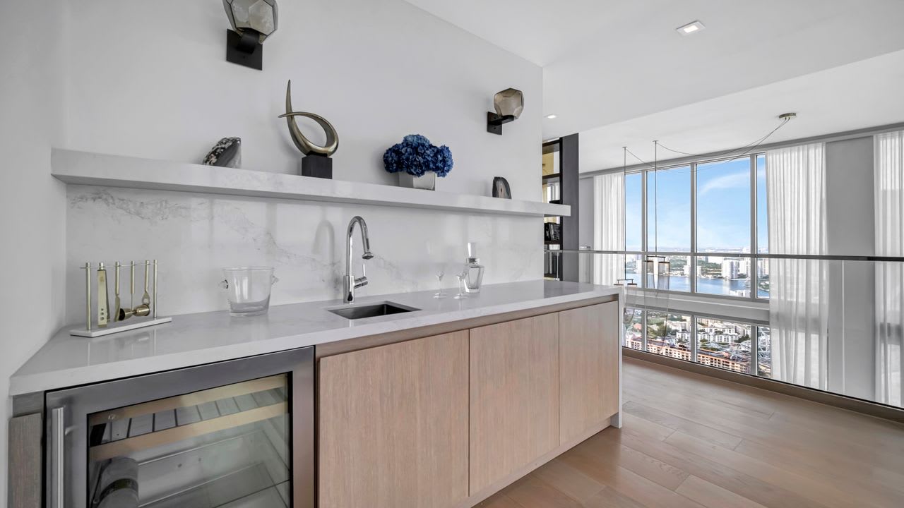 16901 Collins Ave, #5303