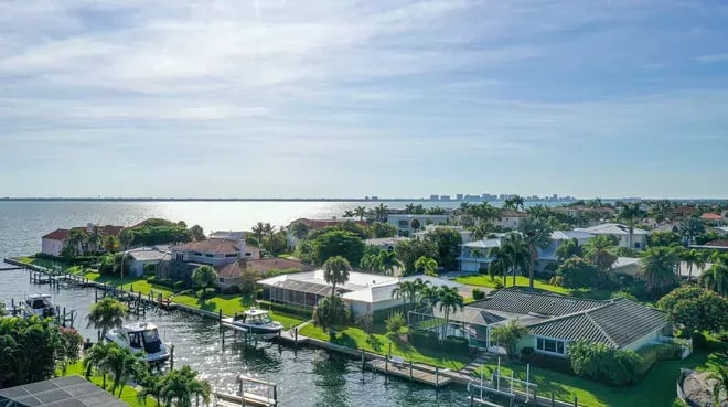 5 reasons to dive into Sarasota’s luxury summer real-estate market