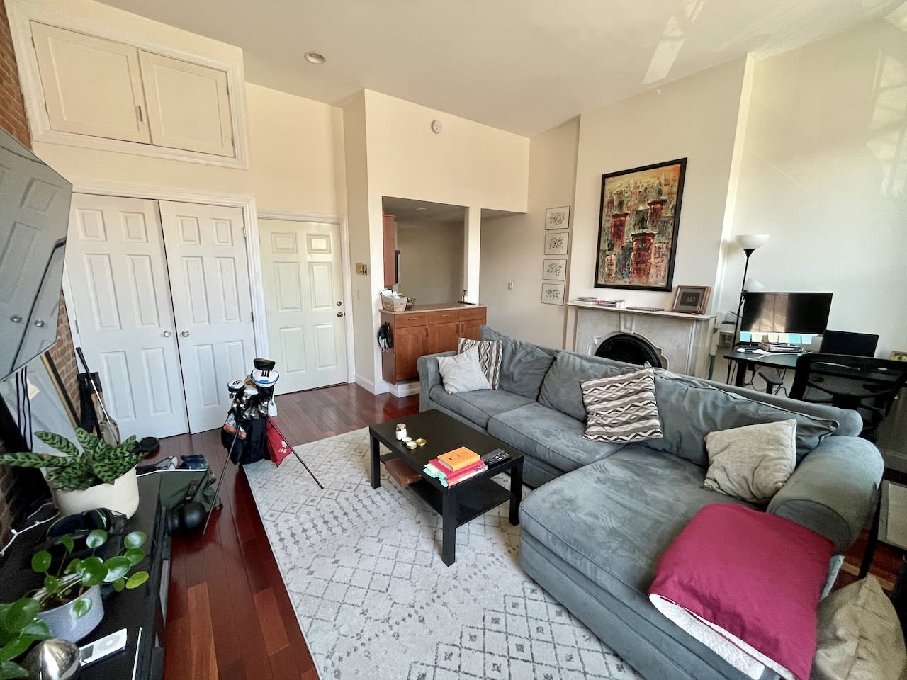 Dwight Street - Sunny 1 Bedroom 1 Bathroom w/ updated Kitchen! Available JUNE! 