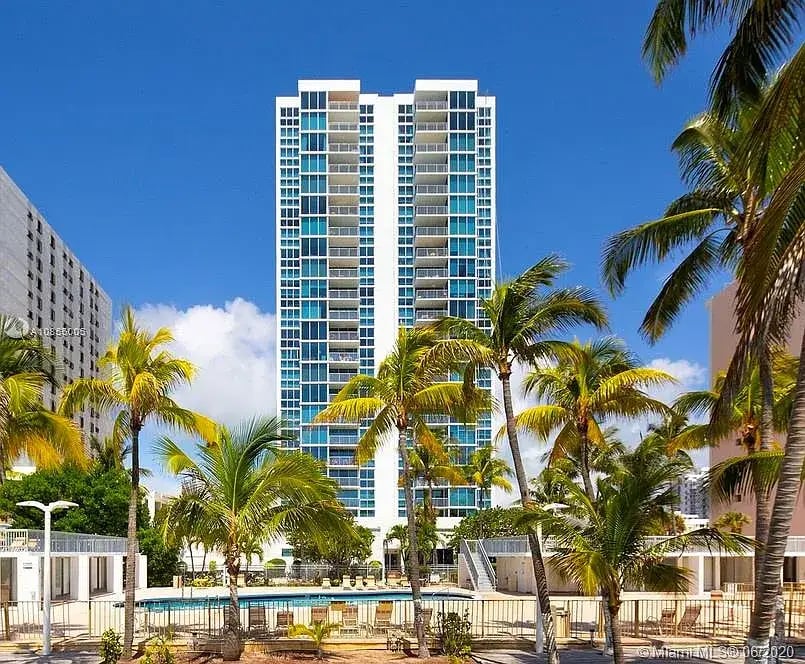 2655 Collins Ave APT 402
